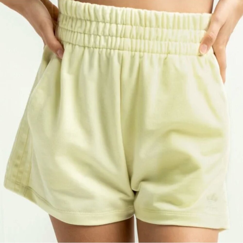 Adidas Originals Yellow Trefoil Lounge Shorts – Women’s M